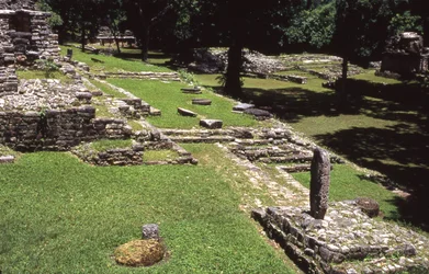 Vista del sitio de Yaxchilán, Período Clásico Tardío 600-900 d.C.